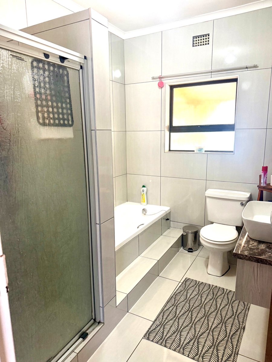 3 Bedroom Property for Sale in Die Wingerd Western Cape
